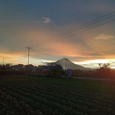 Vulkaan Homestay Berastagi Exterior foto